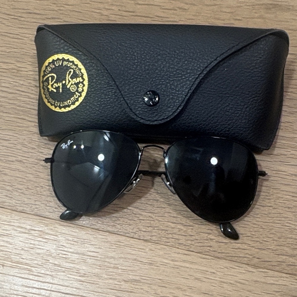 Ray-Ban Aviator Sunglasses in Black